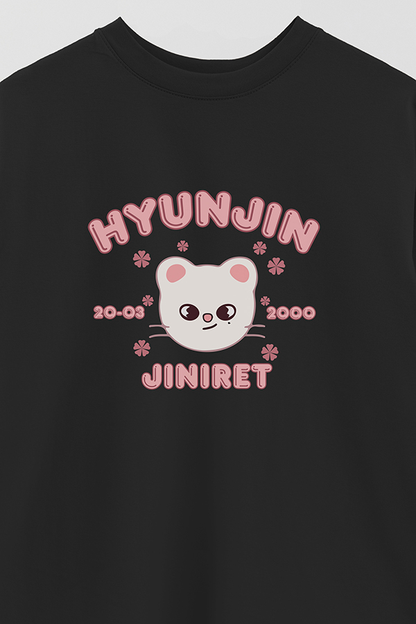 REMERA OVER ESTAMPADA SKZOO6 HYUNJIN