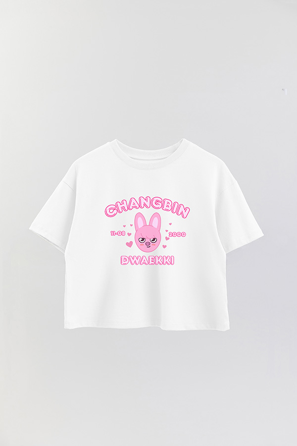 REMERA CROP ESTAMPADA SKZOO6 CHANGBIN