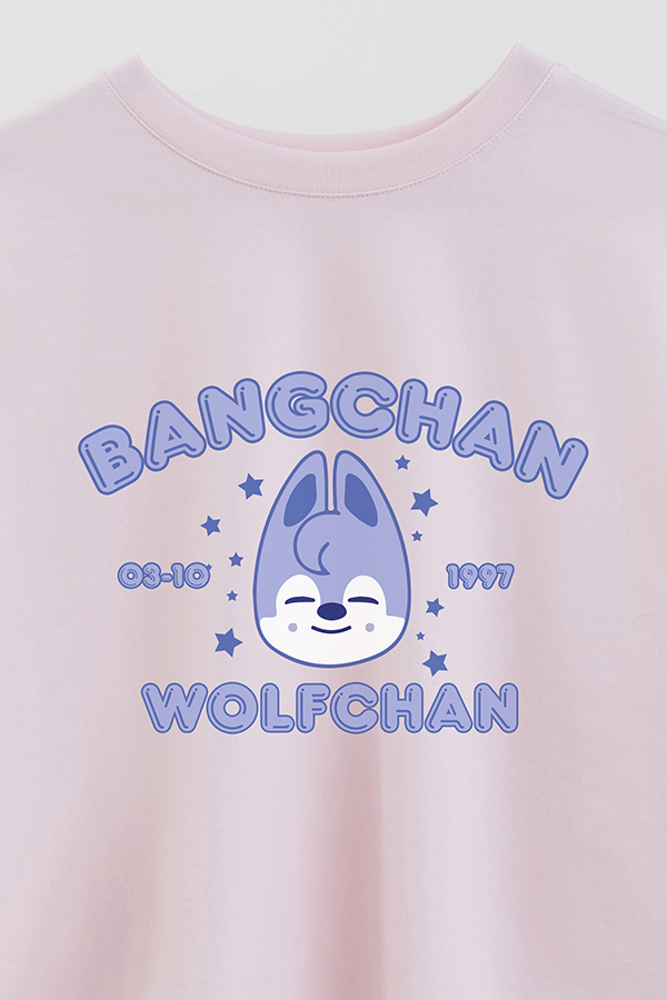 REMERA CROP ESTAMPADA SKZOO6 BANGCHAN