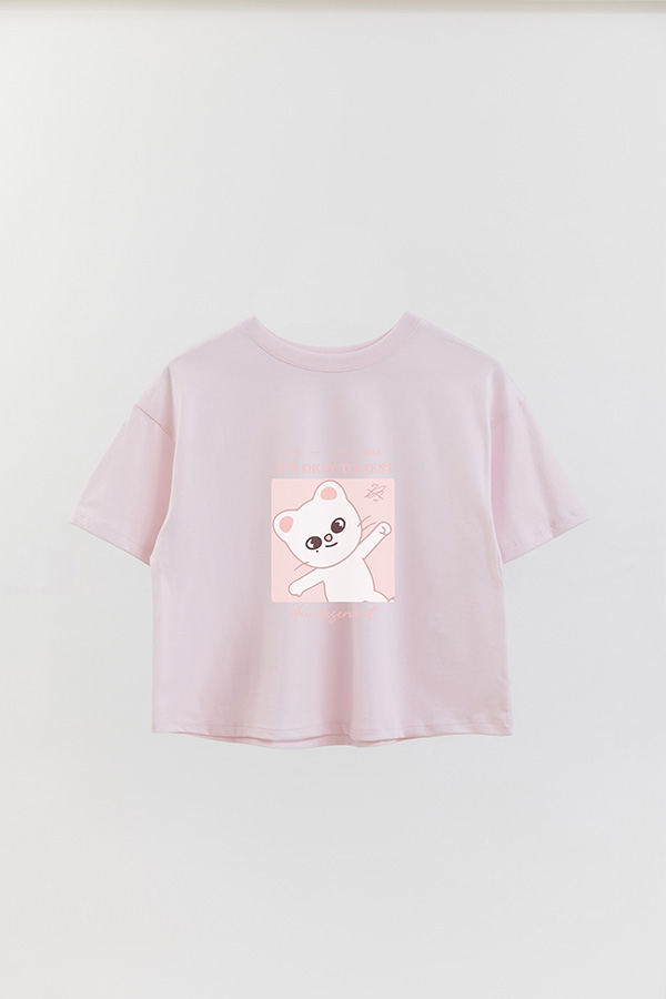 REMERA CROP ESTAMPADA SKZOO4 HYUNJIN