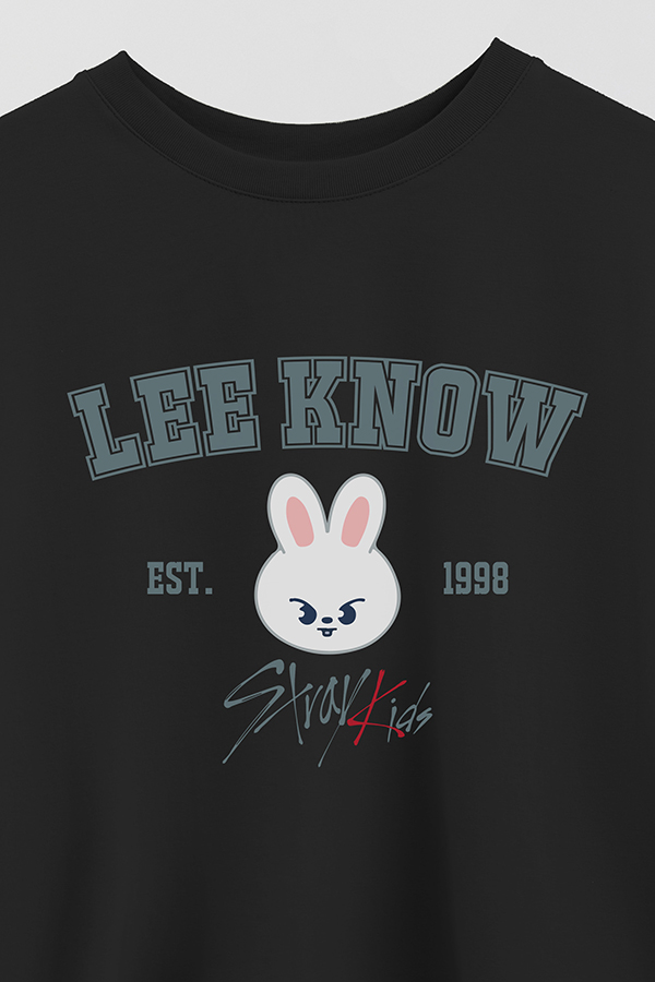 REMERA CROP ESTAMPADA SKZOO3 LEE KNOW