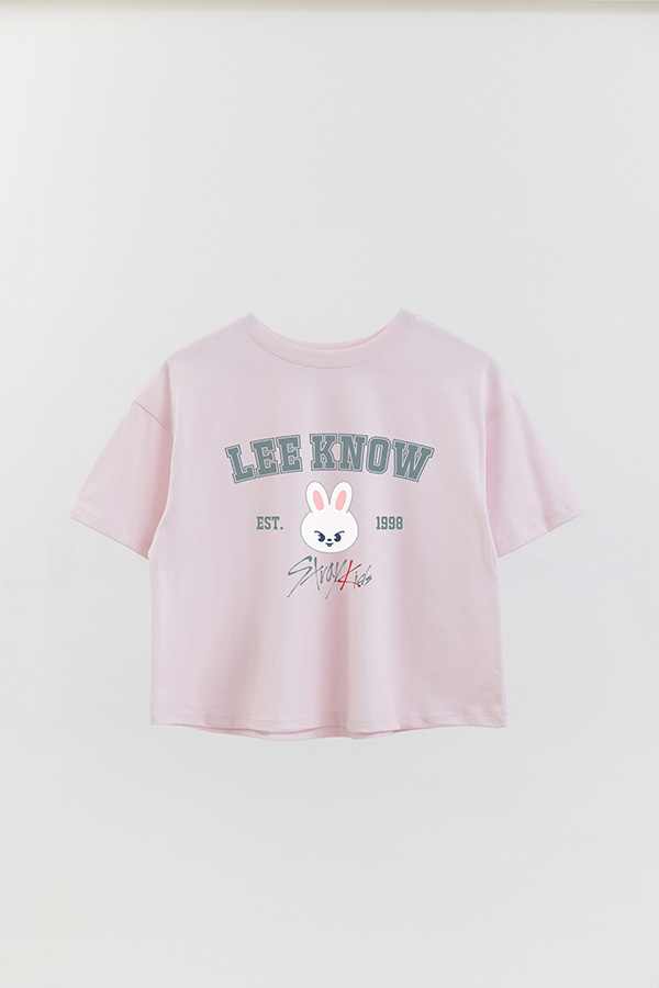 REMERA CROP ESTAMPADA SKZOO3 LEE KNOW