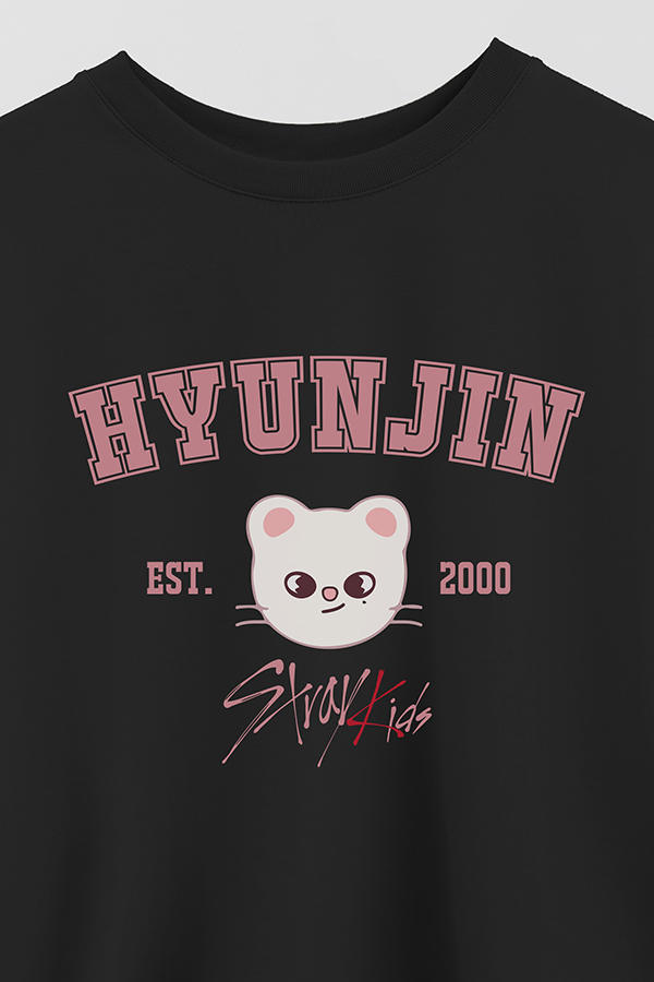 REMERA CROP ESTAMPADA SKZOO3 HYUNJIN