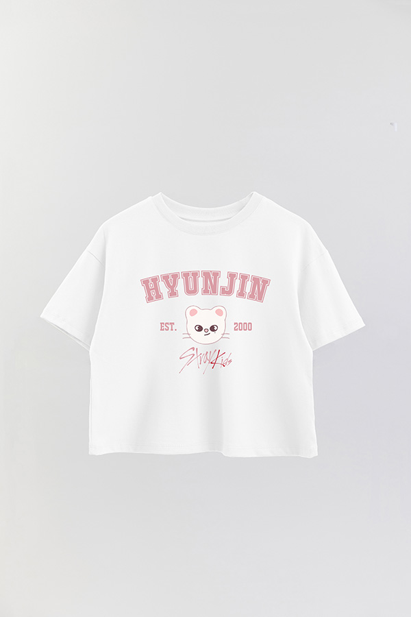 REMERA CROP ESTAMPADA SKZOO3 HYUNJIN