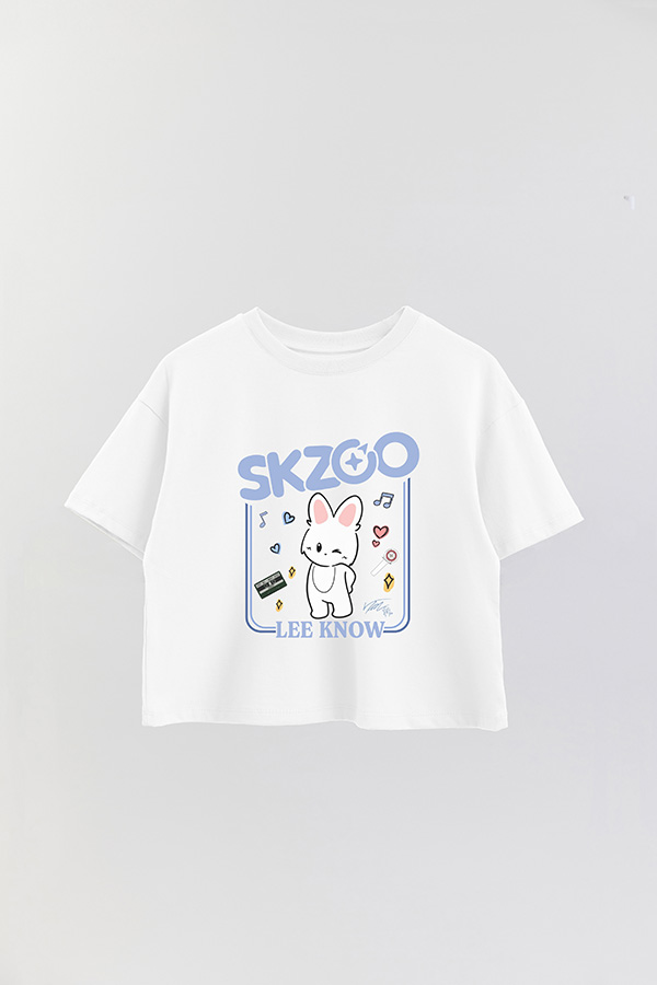 REMERA CROP ESTAMPADA SKZOO2 LEE KNOW