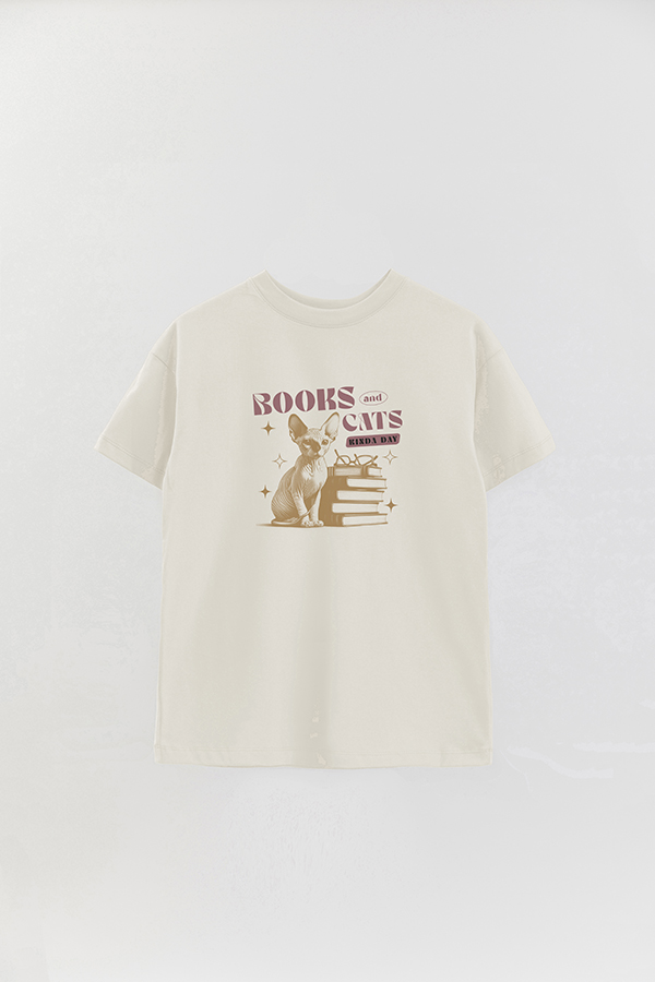 REMERA OVER ESTAMPADA CAT BOOKS AND CATS
