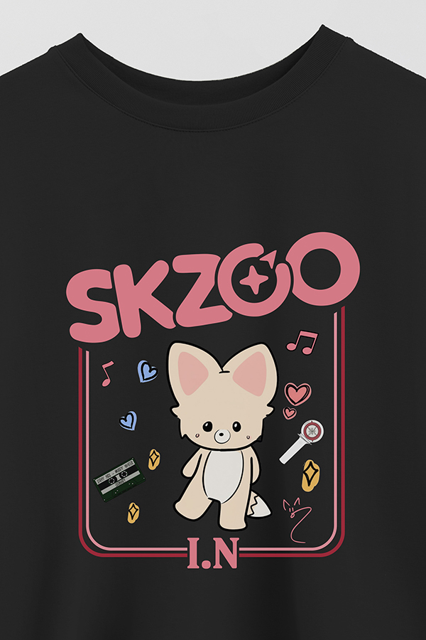 REMERA CROP ESTAMPADA SKZOO2 I.N