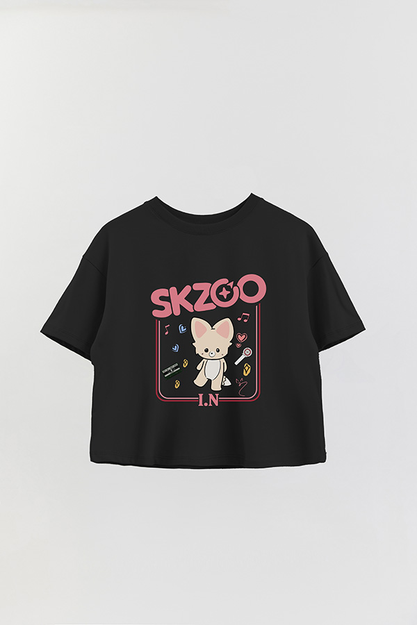 REMERA CROP ESTAMPADA SKZOO2 I.N