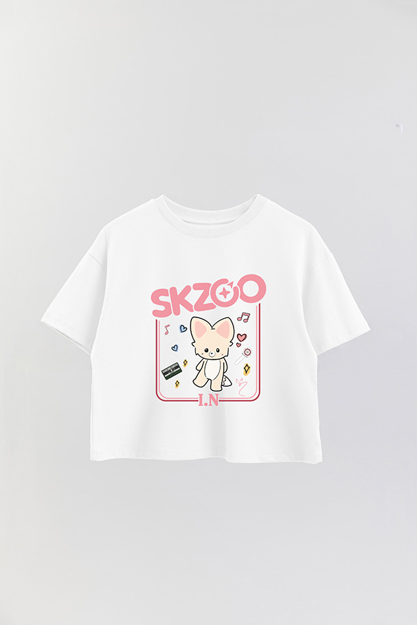REMERA CROP ESTAMPADA SKZOO2 I.N
