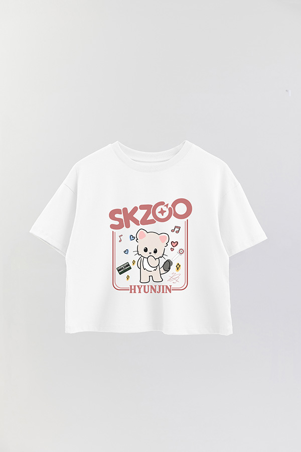 REMERA CROP ESTAMPADA SKZOO2 HYUNJIN