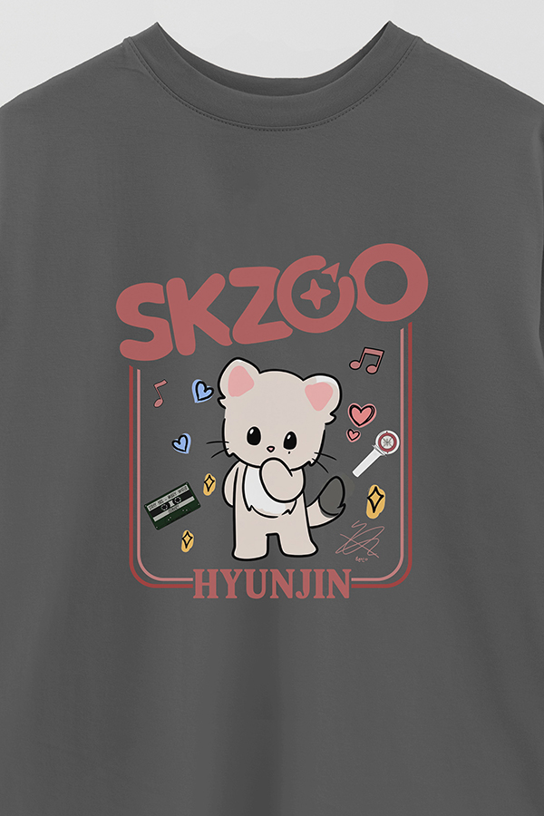 REMERA OVER ESTAMPADA SKZOO2 HYUNJIN