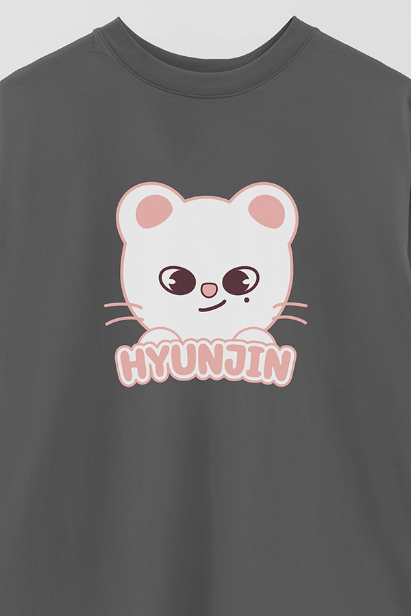 REMERA OVER ESTAMPADA SKZOO1 HYUNJIN