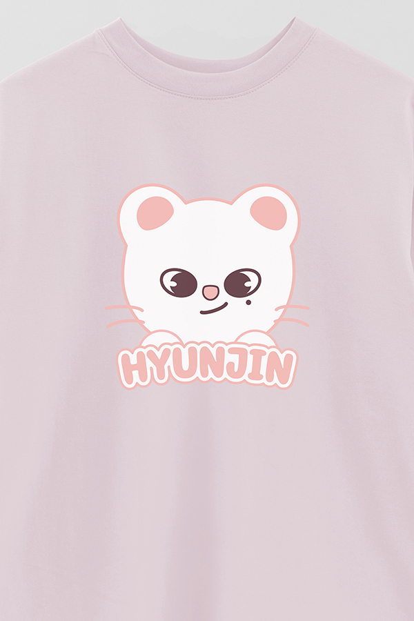 REMERA OVER ESTAMPADA SKZOO1 HYUNJIN