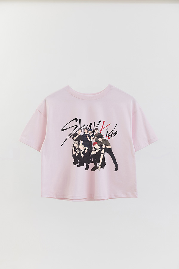 REMERA CROP ESTAMPADA STRAY KIDS DR3