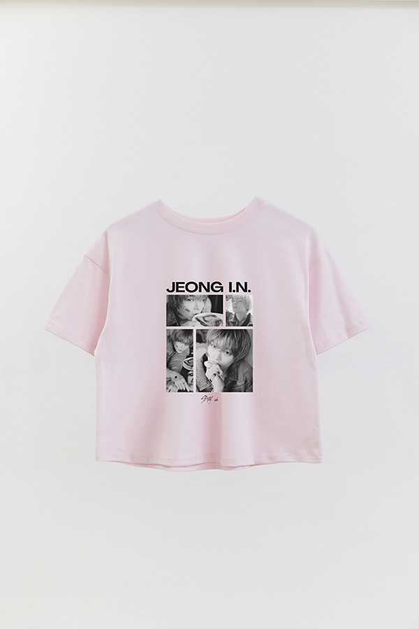 REMERA CROP ESTAMPADA STRAY KIDS I.N