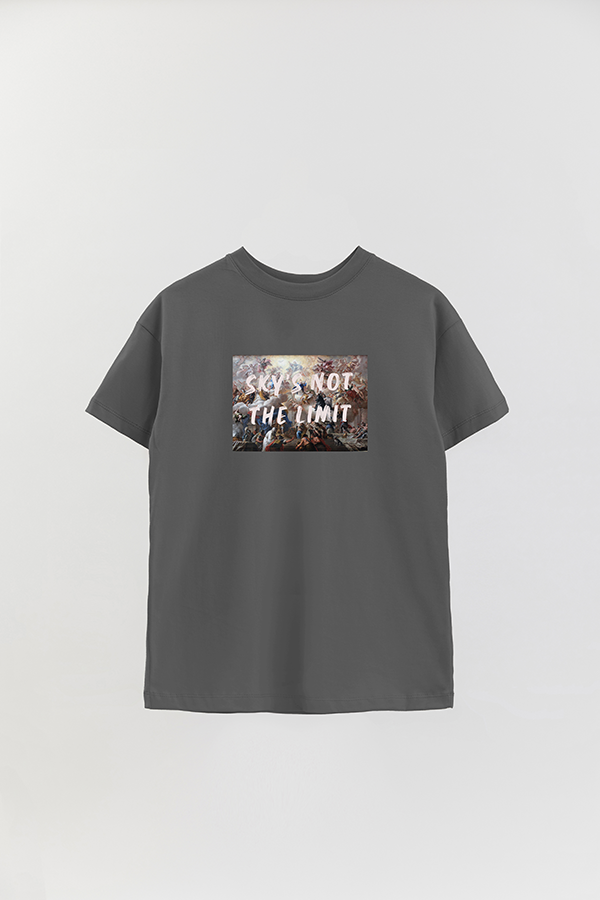 REMERA OVER ESTAMPADA ART COLLECTION 64 SKY'S NOT THE LIMIT