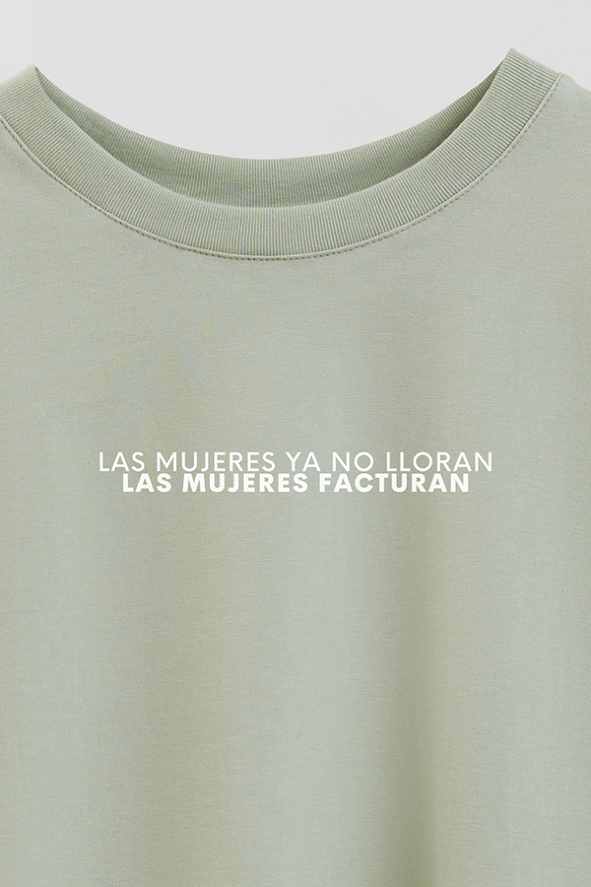 REMERA CROP ESTAMPADA WCV LAS MUJERES