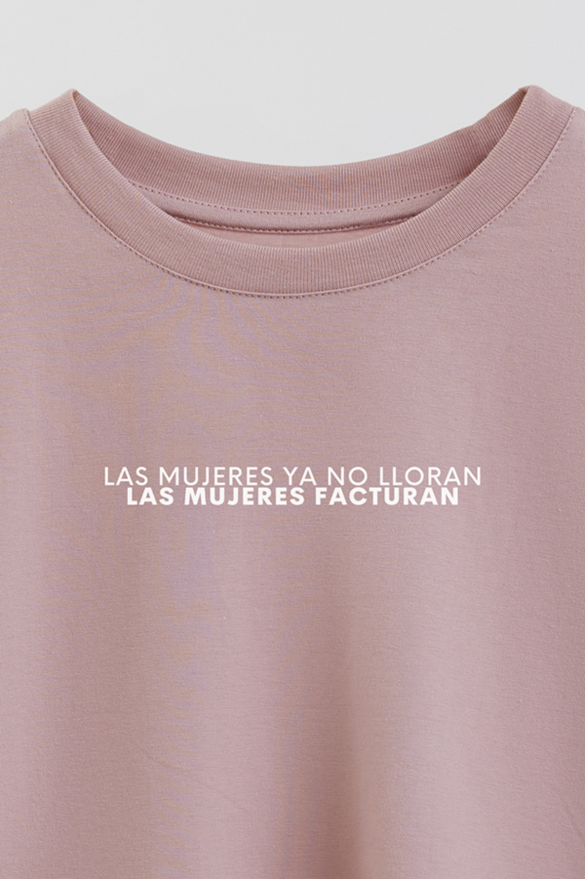 REMERA CROP ESTAMPADA WCV LAS MUJERES