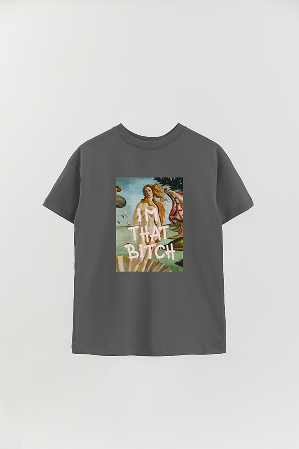 REMERA OVER ESTAMPADA ART COLLECTION 82 I'M THAT BITCH