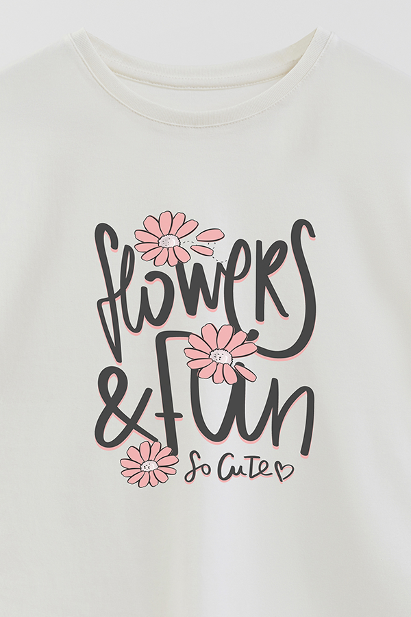 REMERA GIRL OVER FLOWERS OF FUN