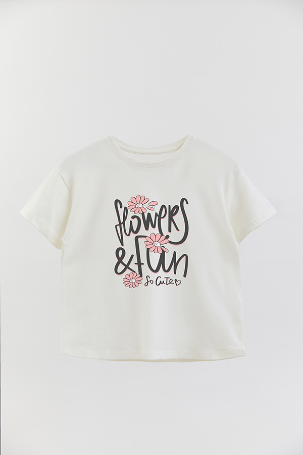 REMERA GIRL OVER FLOWERS OF FUN