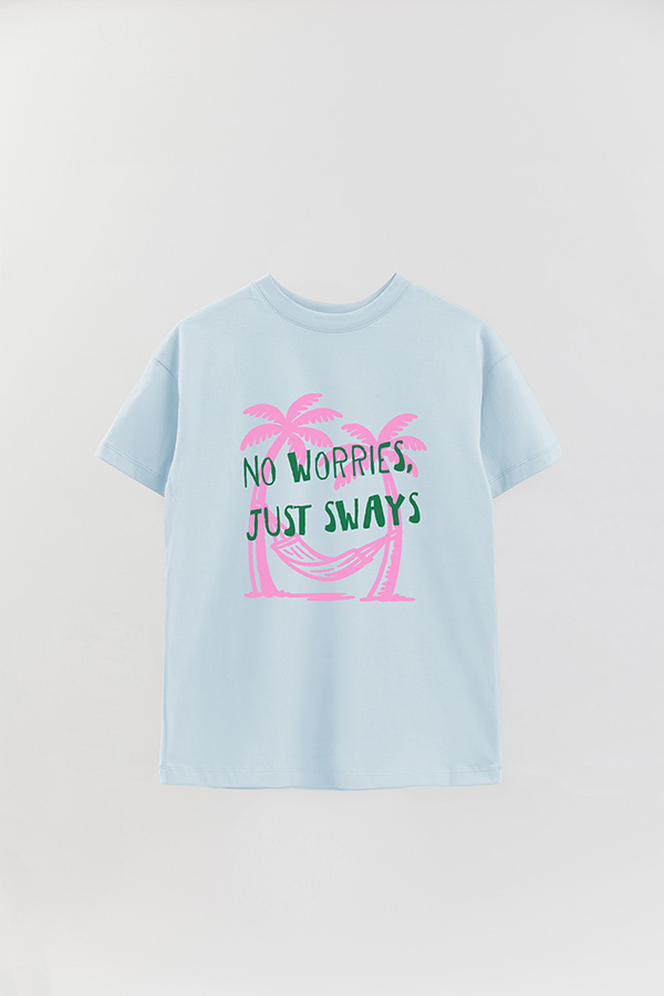 REMERA OVER ESTAMPADA NO WORRIES, JUST SWAYS