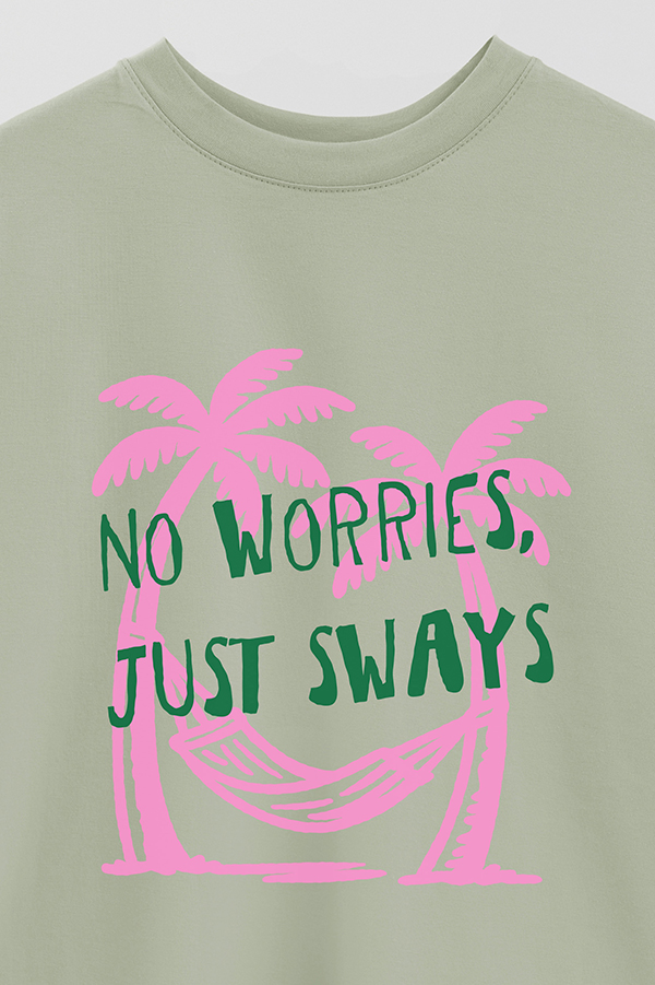 REMERA OVER ESTAMPADA NO WORRIES, JUST SWAYS