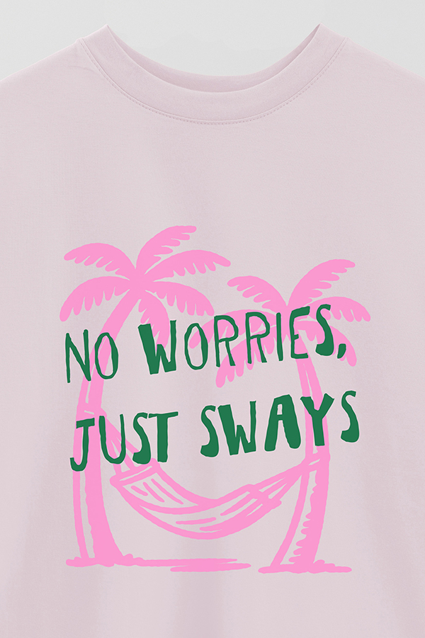 REMERA OVER ESTAMPADA NO WORRIES, JUST SWAYS