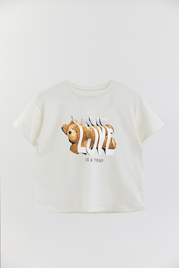 REMERA GB OVERSIZE LOVE IS A TRAP
