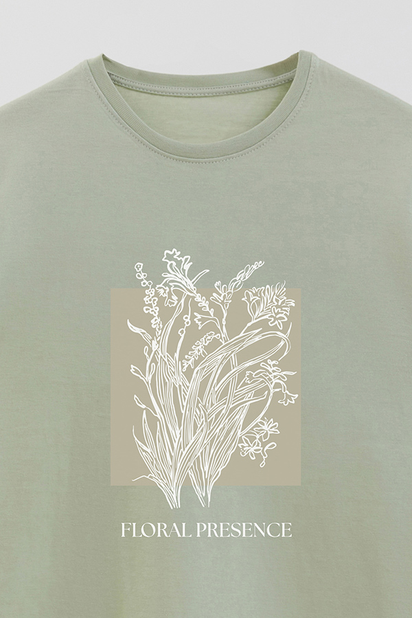 REMERA BASICA ESTAMPADA BT FLORAL PRESENCE