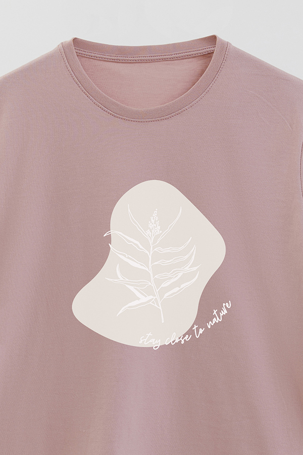 REMERA BASICA ESTAMPADA BT STAY CLOSE