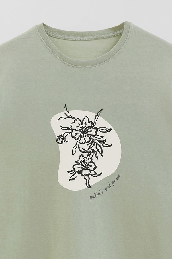 REMERA BASICA ESTAMPADA BT PETALS AND PEACE