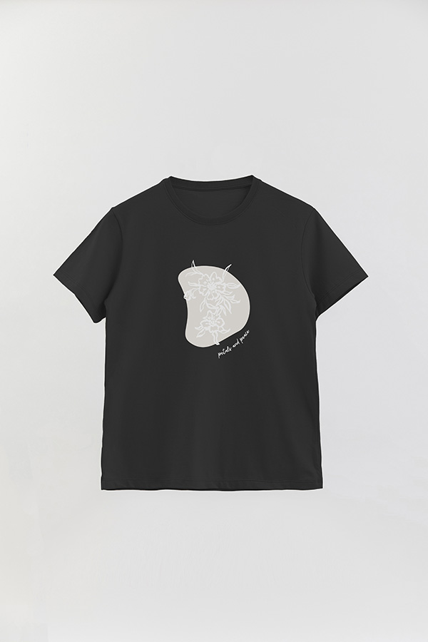 REMERA BASICA ESTAMPADA BT PETALS AND PEACE