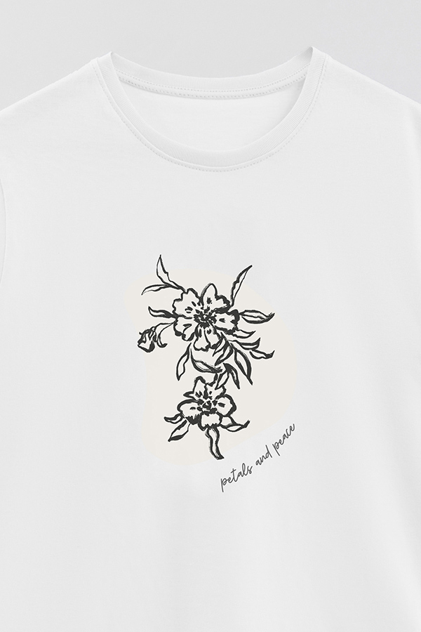 REMERA BASICA ESTAMPADA BT PETALS AND PEACE