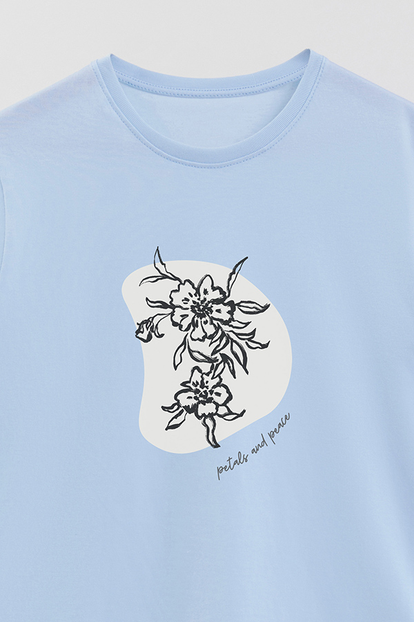 REMERA BASICA ESTAMPADA BT PETALS AND PEACE