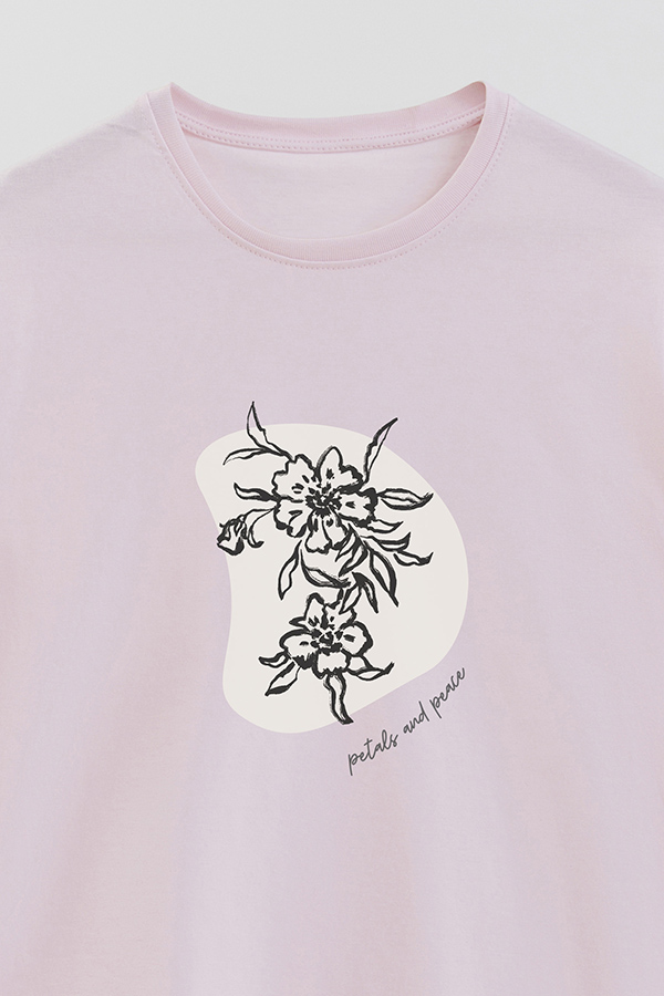 REMERA BASICA ESTAMPADA BT PETALS AND PEACE