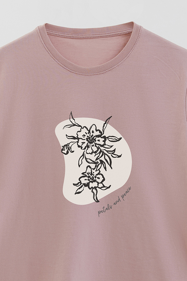 REMERA BASICA ESTAMPADA BT PETALS AND PEACE