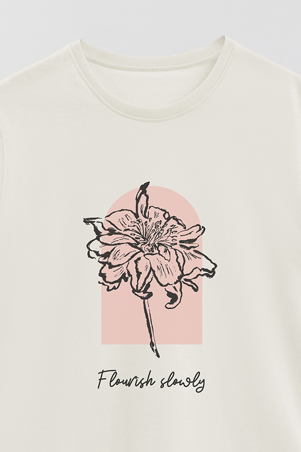 REMERA BASICA ESTAMPADA BT FLOURISH SLOWLY