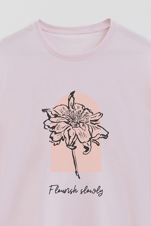 REMERA BASICA ESTAMPADA BT FLOURISH SLOWLY