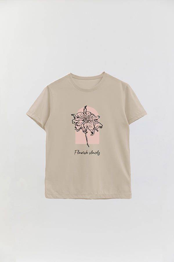 REMERA BASICA ESTAMPADA BT FLOURISH SLOWLY