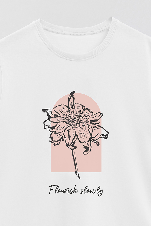 REMERA BASICA ESTAMPADA BT FLOURISH SLOWLY
