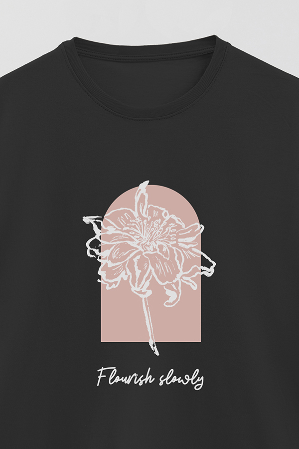 REMERA BASICA ESTAMPADA BT FLOURISH SLOWLY