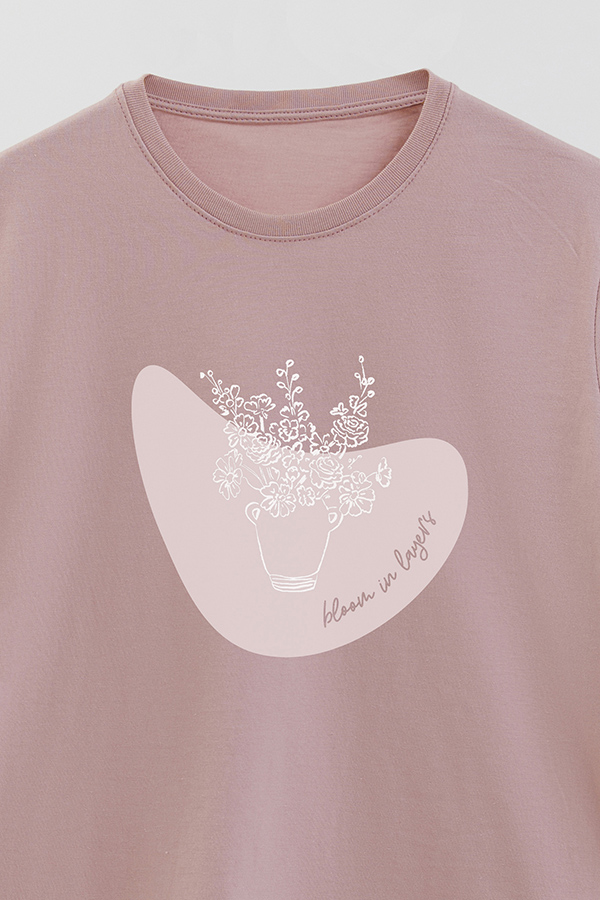 REMERA BASICA ESTAMPADA BT BLOOM IN LAYERS