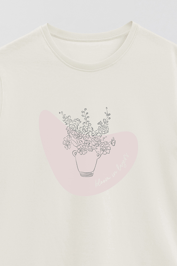REMERA BASICA ESTAMPADA BT BLOOM IN LAYERS