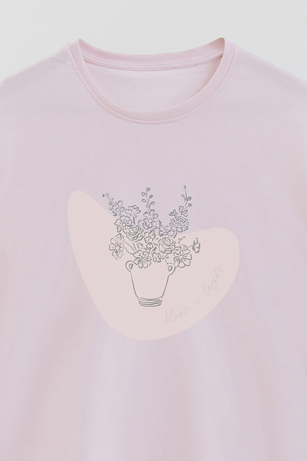 REMERA BASICA ESTAMPADA BT BLOOM IN LAYERS