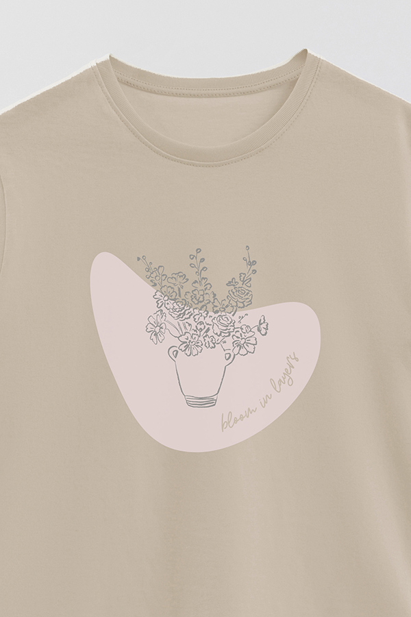 REMERA BASICA ESTAMPADA BT BLOOM IN LAYERS