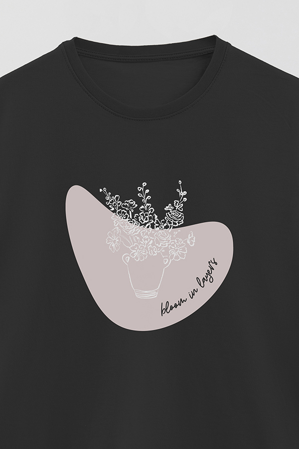 REMERA BASICA ESTAMPADA BT BLOOM IN LAYERS