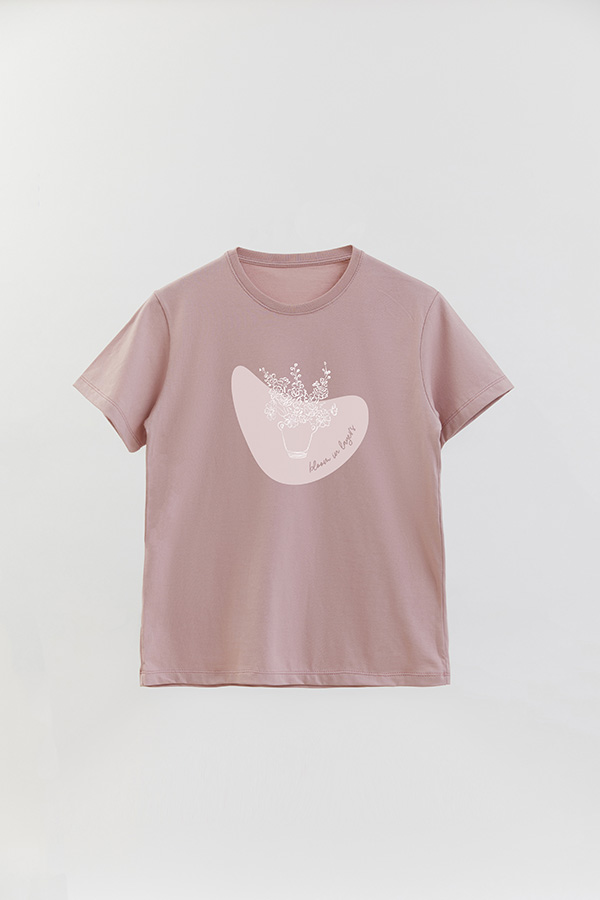 REMERA BASICA ESTAMPADA BT BLOOM IN LAYERS