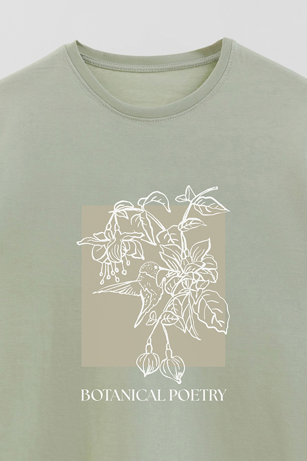 REMERA BASICA ESTAMPADA BT BOTANICAL POETRY