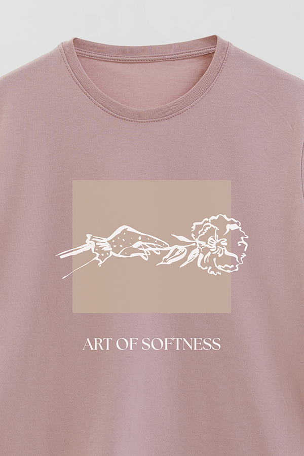 REMERA BASICA ESTAMPADA BT ART OF SOFTNESS